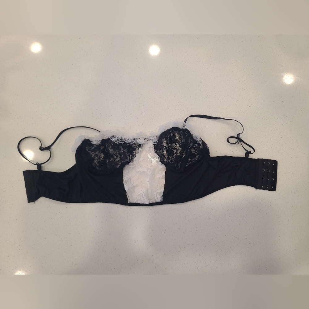 Black + White Contrast Lace Bralette w/ Heart Hardware • Wire-Free Cheeky Luxe